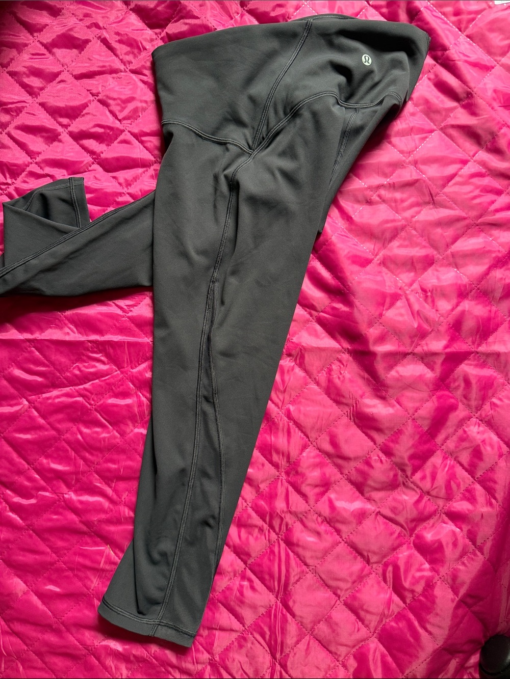 Lululemon High-Waist capri Leggings with Reflective Logo
